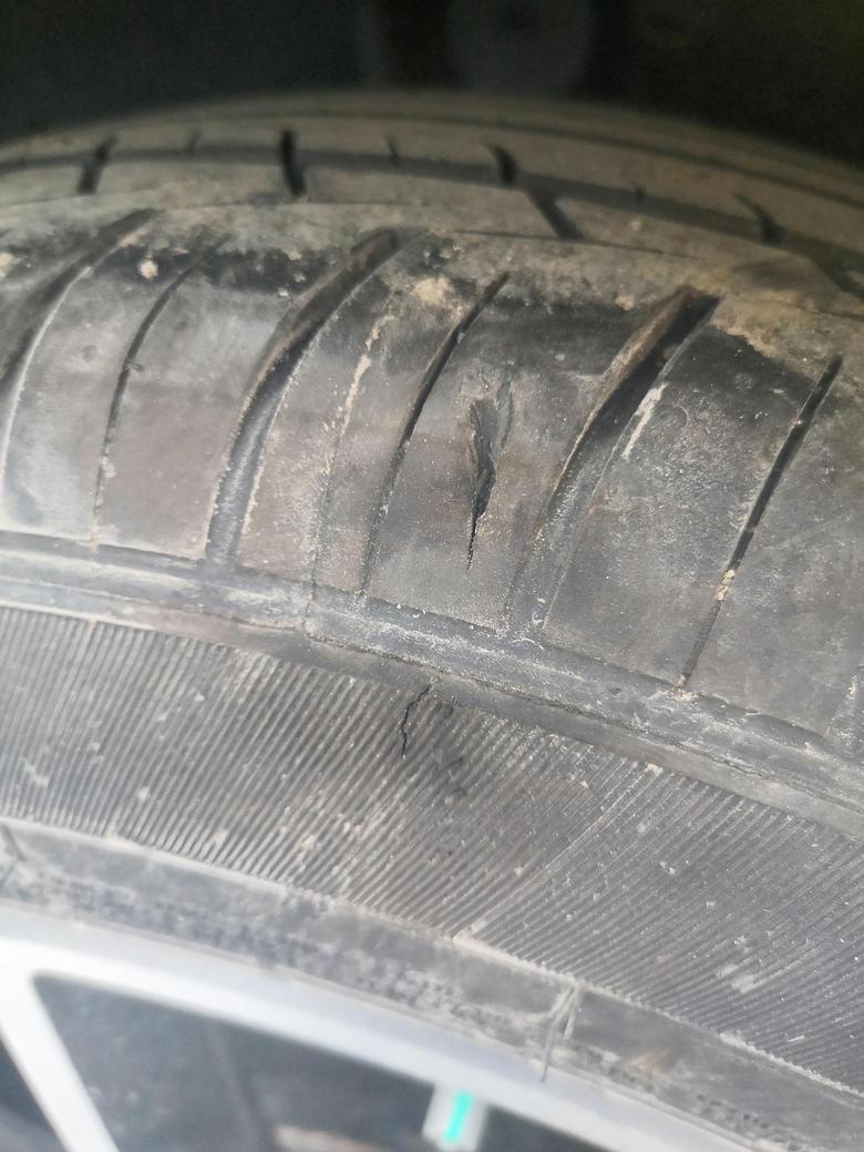 刚买的半年吉利帝豪这轮胎需要换个新的吗？在等一个多月就要上高速了！心里没底啊！目前轮胎没有漏气。