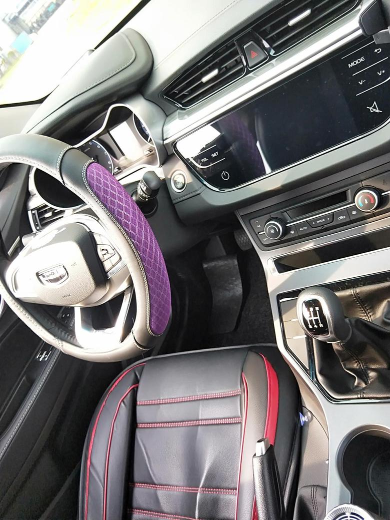帝豪2020款购车1个月内口碑评价:从一开始就看好吉利帝豪这款车子，车身线条好看，安全系数高，中控大屏幕，而且内部给人一种很时尚的感觉，关键是车子便宜耐用，自己喜欢就好。