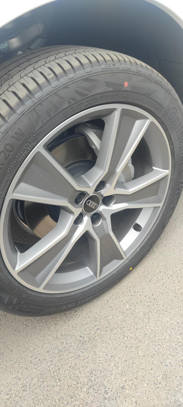 奥迪q5l 21款Q5L的轮胎为什么会有三种品牌？有倍耐力、米其林、马牌，大家提车时都是什么品牌的轮胎呀？我的是UC6钻石
