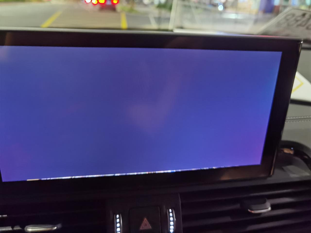 奥迪q5l 车机关闭屏幕后能看到边缘漏光，正常吗？