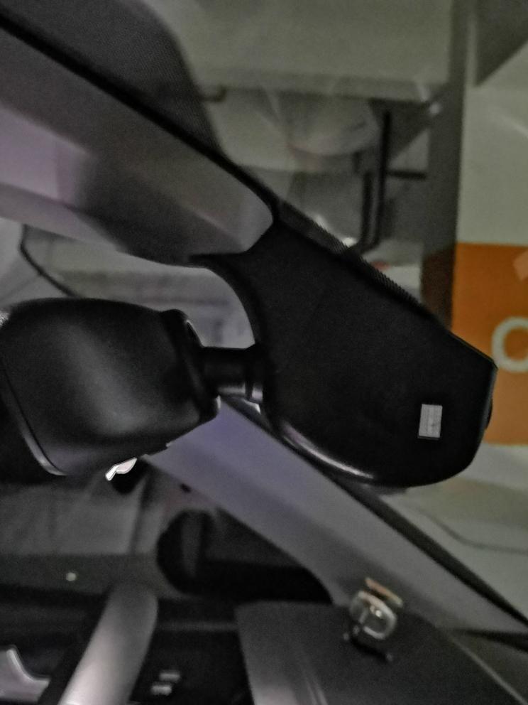 奥迪q5l 各位大神，在四S店安装的隐藏式行车记录仪是不是把原车后视镜也换掉？