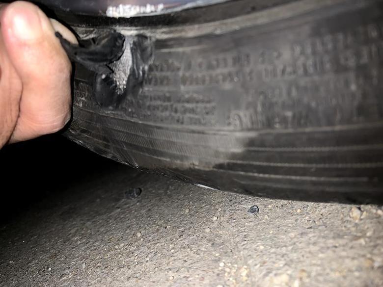 领克03 轮胎在马路牙子磕破了，这种情况需要更换轮胎吗？求助