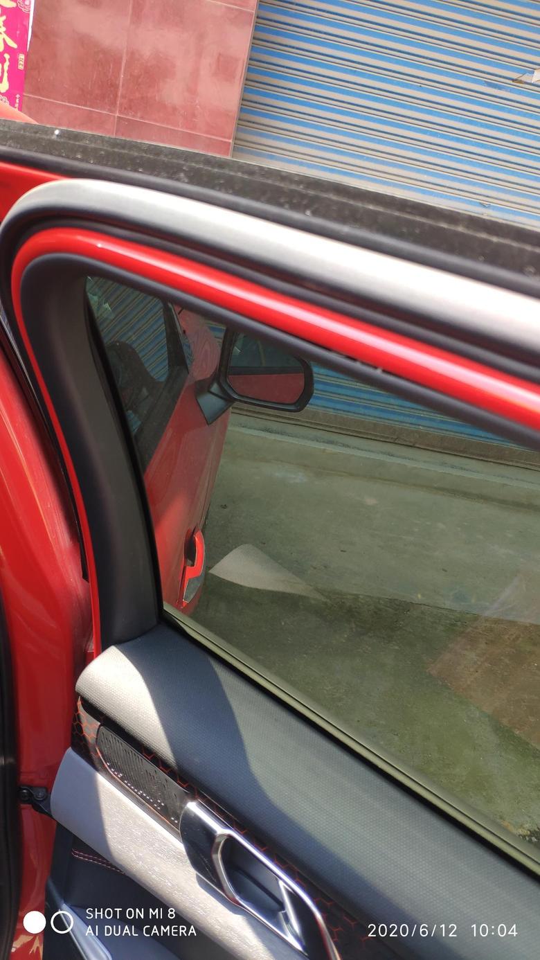 领克03 问下大家，车窗玻璃这里缝隙很大，是正常现象吗