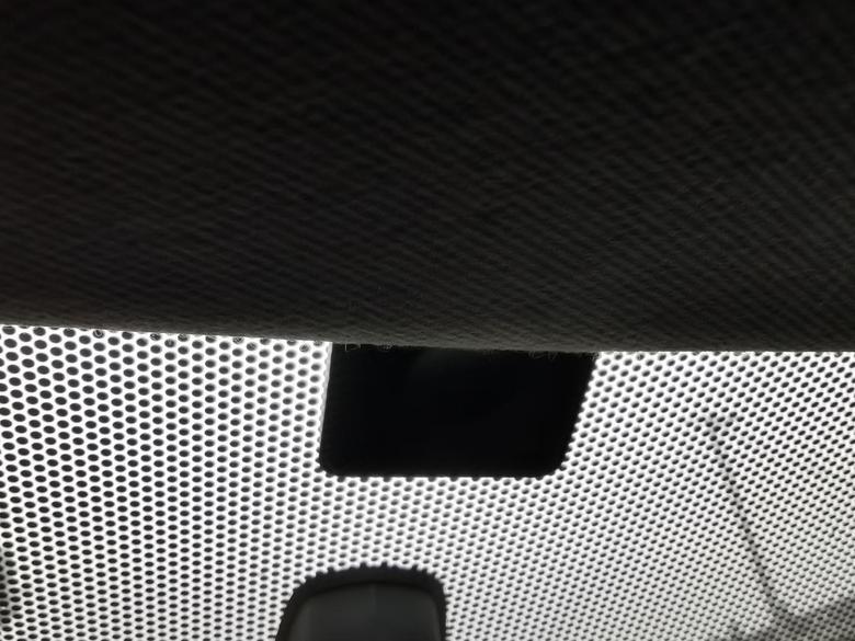 本田xr v 前挡风玻璃正上方这个黑色小方块是什么东西？