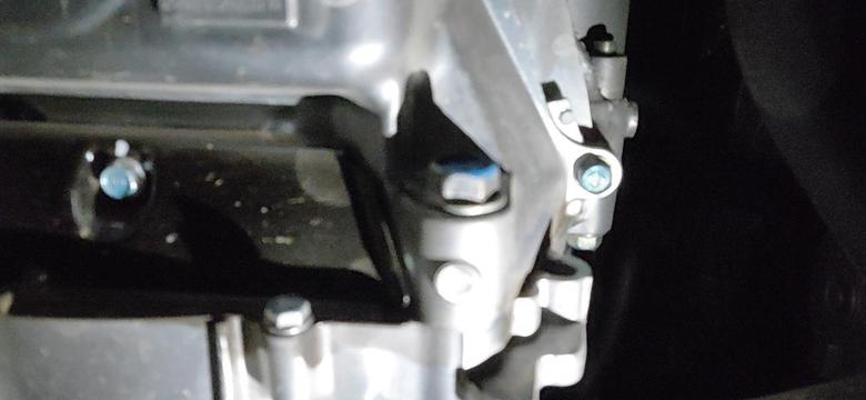 本田xr v XRV1.5自吸首保之后发动机和变速箱之间渗油怎么处理