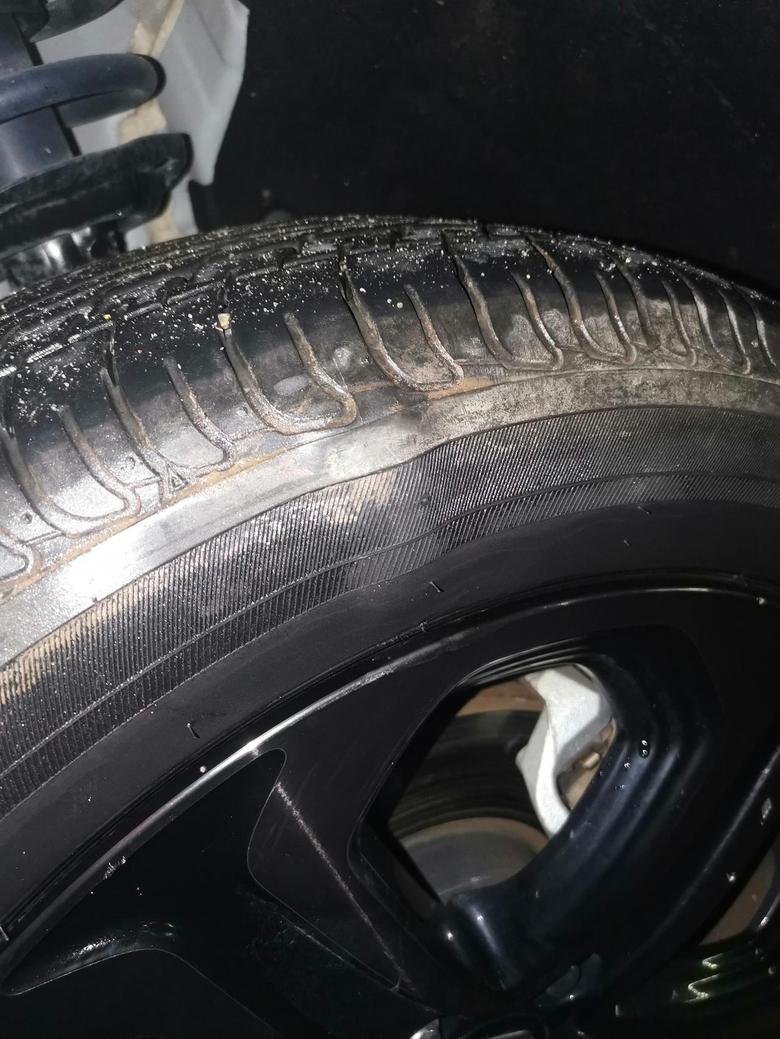 本田xr v 今天洗车发现右前轮胎起泡了，不知道这个问题严重吗？都不敢上上高速啦
