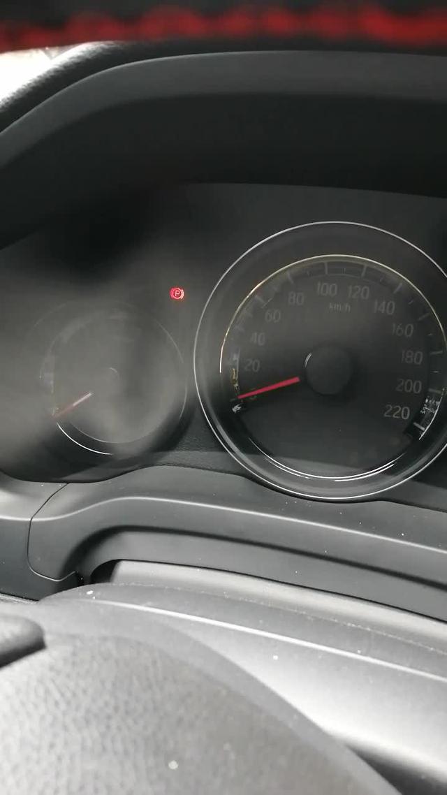本田xr v 请问冷车的时候打开电源水温灯亮红色，一秒后又亮蓝色的，热车的话打开电源水温灯也是红色，一秒后熄灭