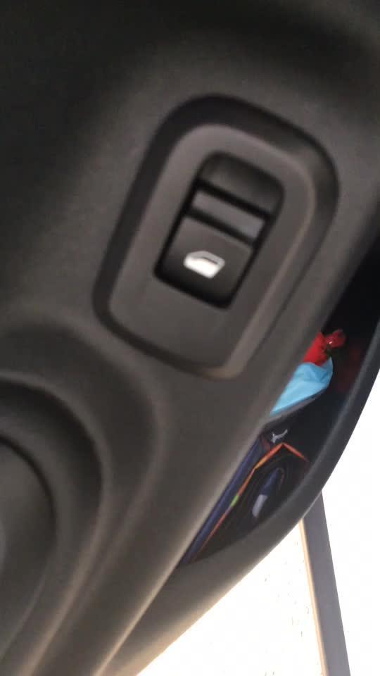 本田xr v 车门上窗户的升降按钮
