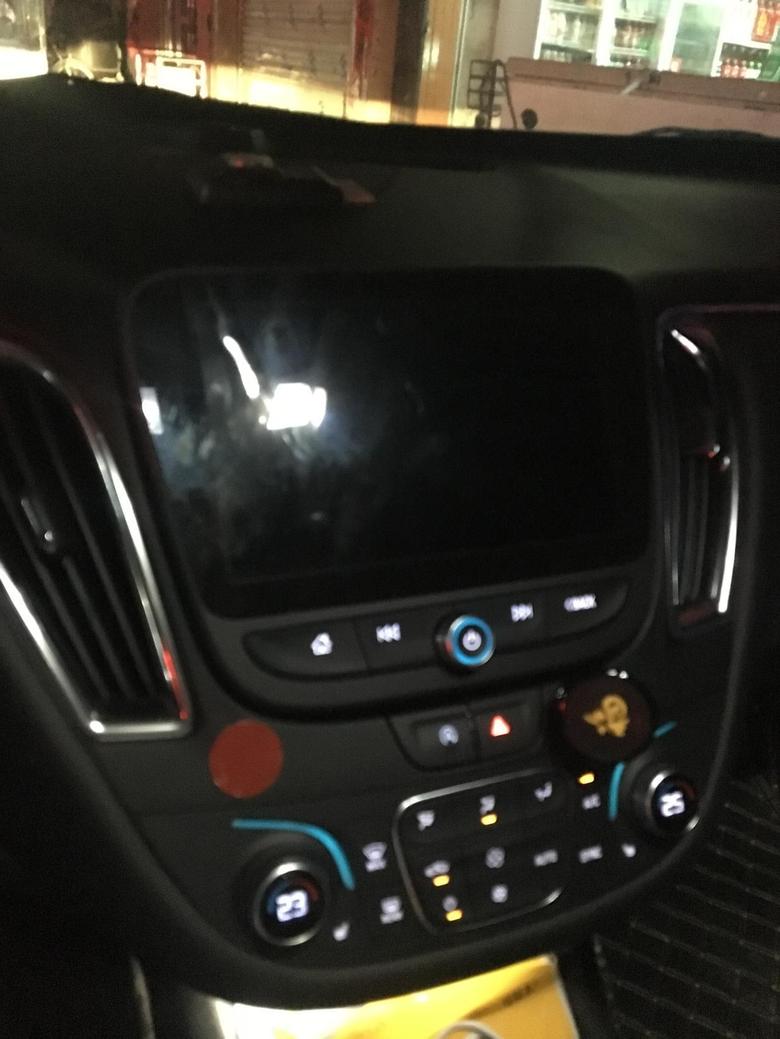 迈锐宝xl 中控开着车，突然就黑屏了，转向也没有嘀嗒嘀嗒的声音。是什么原因？