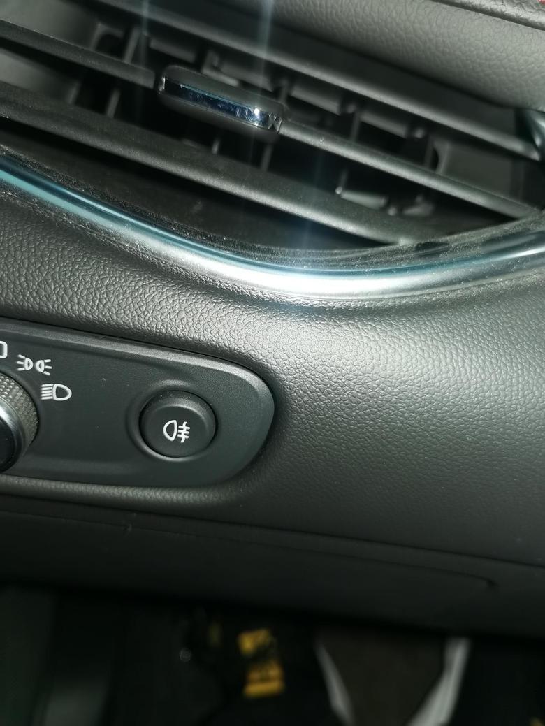 迈锐宝XL这个小灯按钮，按了没看到车外面什么地方亮着啊？