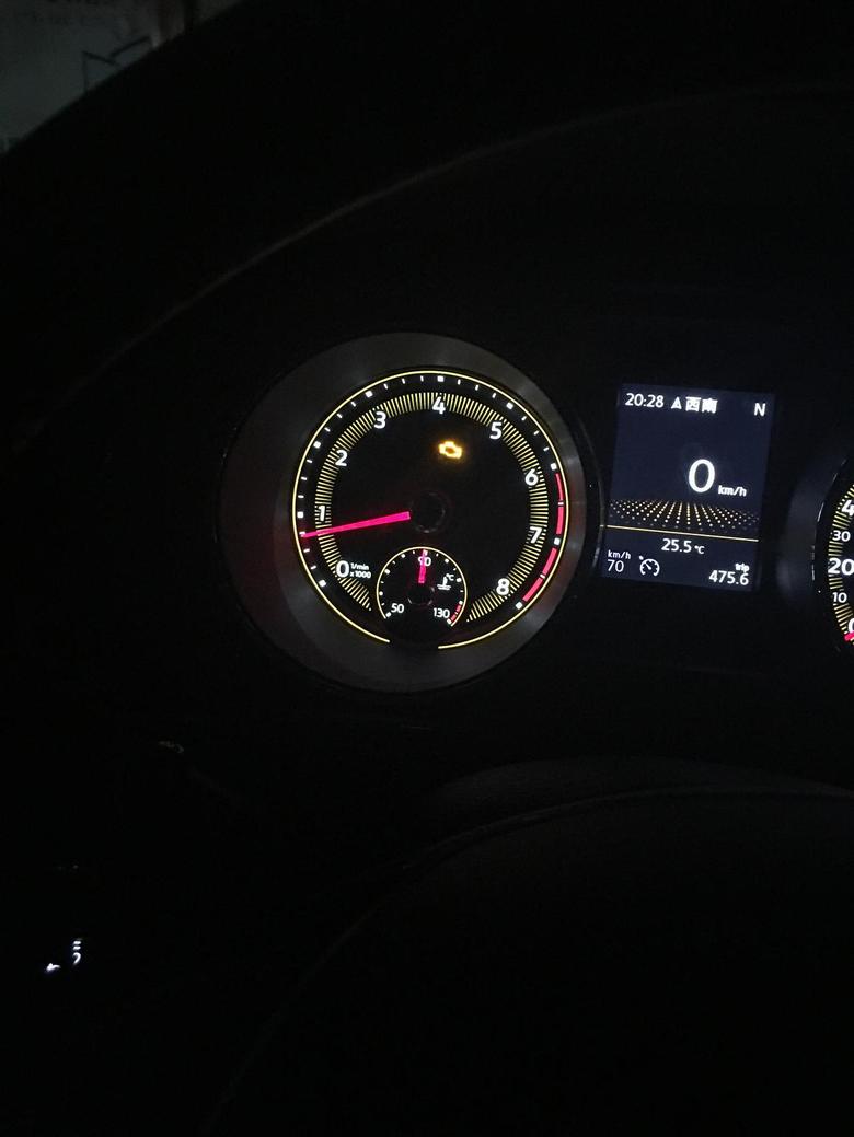 途观l 我的新车500公里左右仪表盘显示发动机故障灯这是怎么回事？