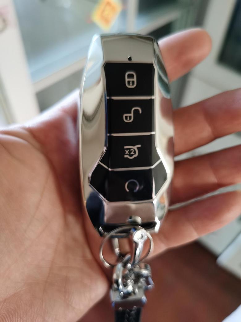 宋pro dm i 请问宋ProDM的车友们，比亚迪这款旗舰版一般是标配几把钥匙?？