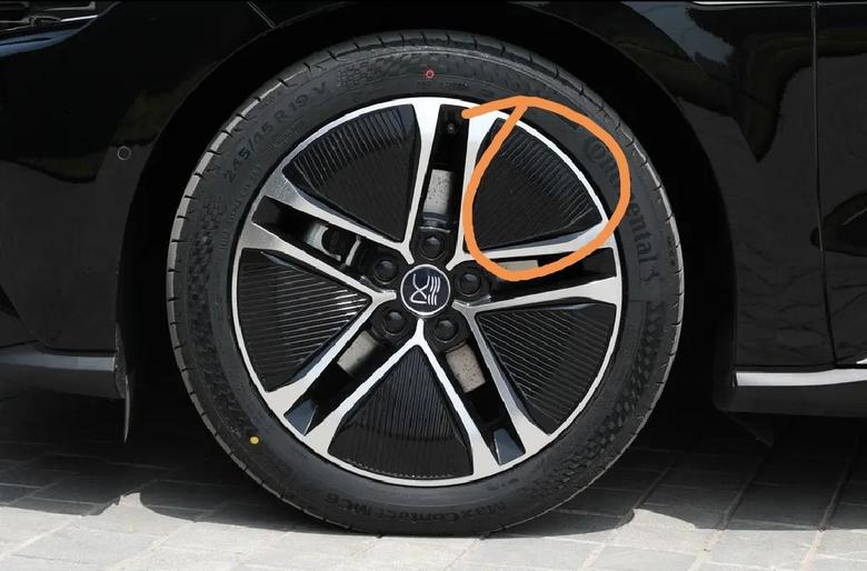 汉EV中配轮毂上的塑料盖要拆吗？不拆是否会影响刹车盘散热，有拆掉的兄弟吗，求解答