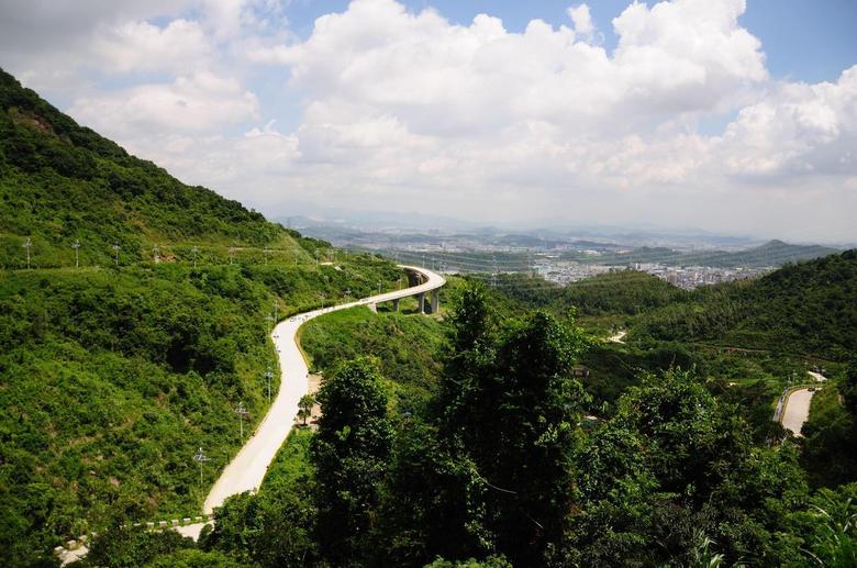 汉ev 低配或中配爬盘山公路有劲吗深圳有人开车爬过东部华侨城的山吗