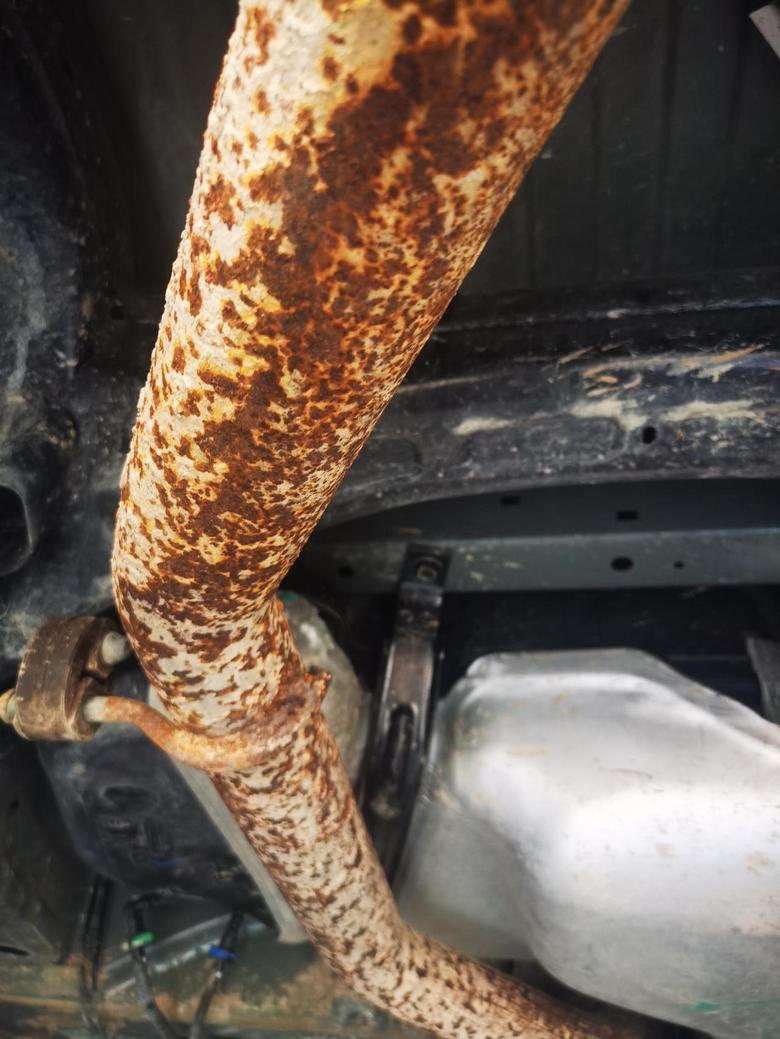 凯迪拉克xt4 提车不到三个月，底盘排气管锈蚀严重的有吗