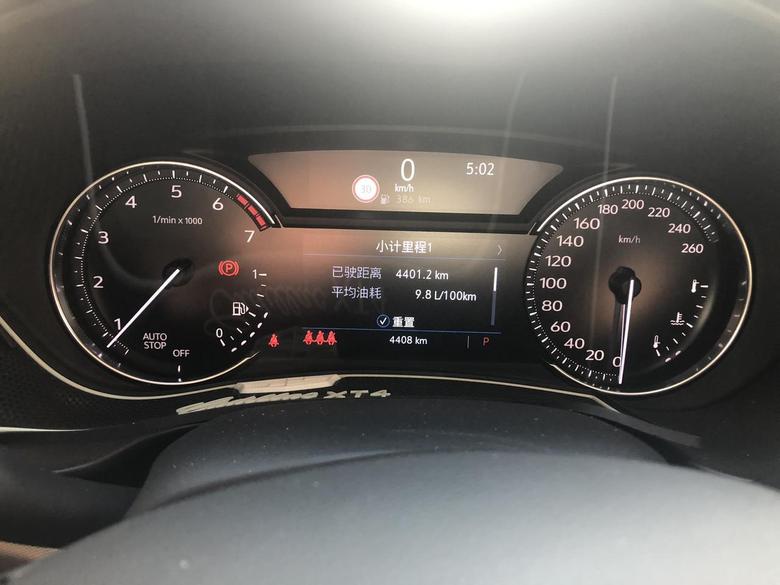 凯迪拉克XT42018款购车1个月口碑评价:目前开了4000多公里油耗就是9.8，感觉降也降不了很多了！给小4洗了个白白，希望以后油耗越来越低！！