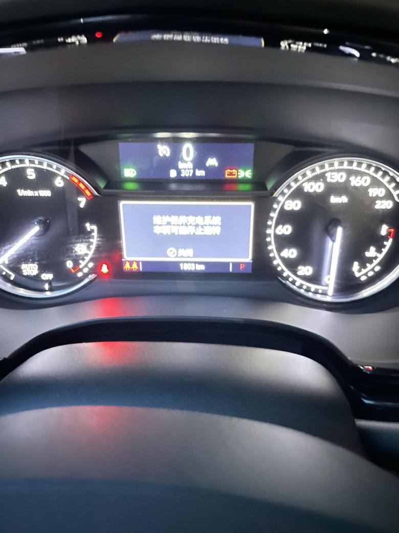 凯迪拉克xt6 行驶1800公里，提示维护保养充电体重，电池灯，发动机故障灯亮