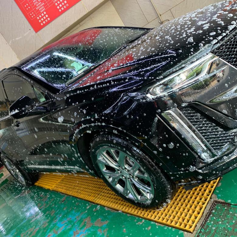 凯迪拉克xt6 但是该洗澡还是要洗。不能主人天天洗浴车车邋里邋遢。