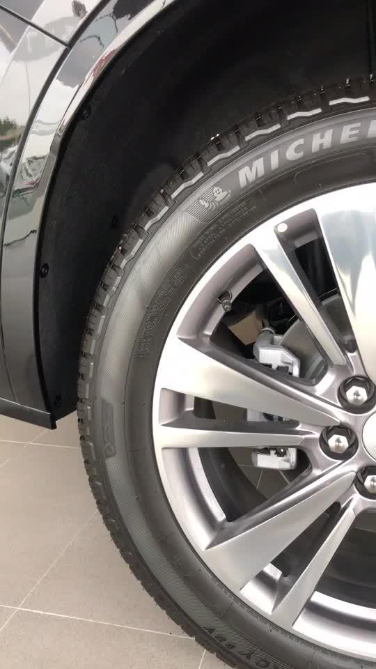 凯迪拉克xt6 硬派SUV的轮胎自然不会太小