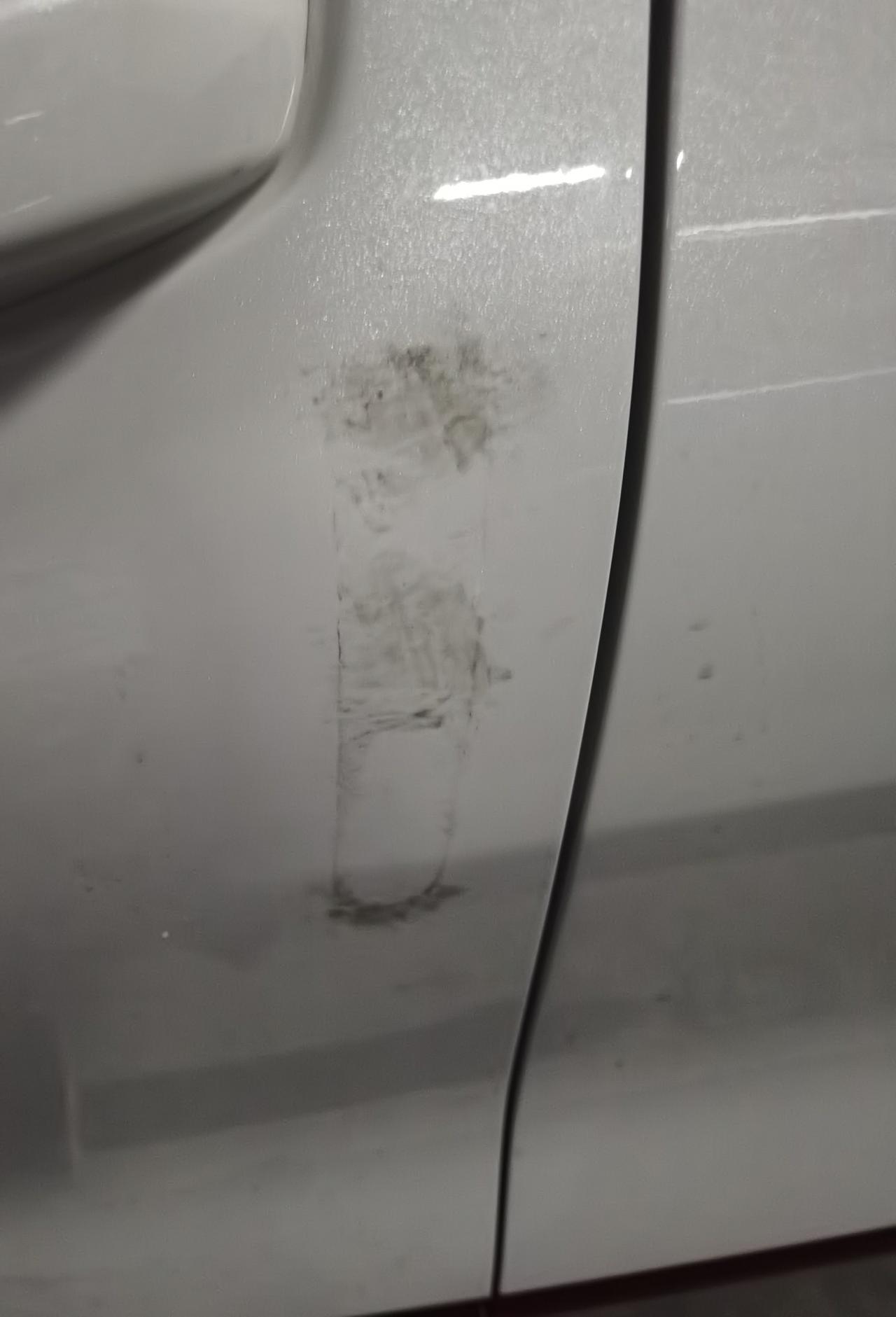 长安CS75 PLUS 双面胶怎么去除？提车时候主驾门上贴了泡沫，估计是怕开门碰到。但是双面胶清不掉啊，这几天试了酒精，