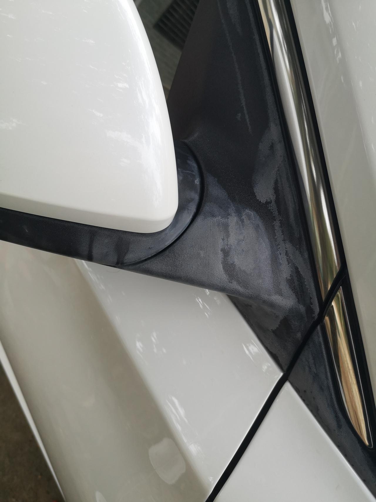 长安逸动 老妈洗车用某种不明液体伤到车漆了，有什么补救方法吗