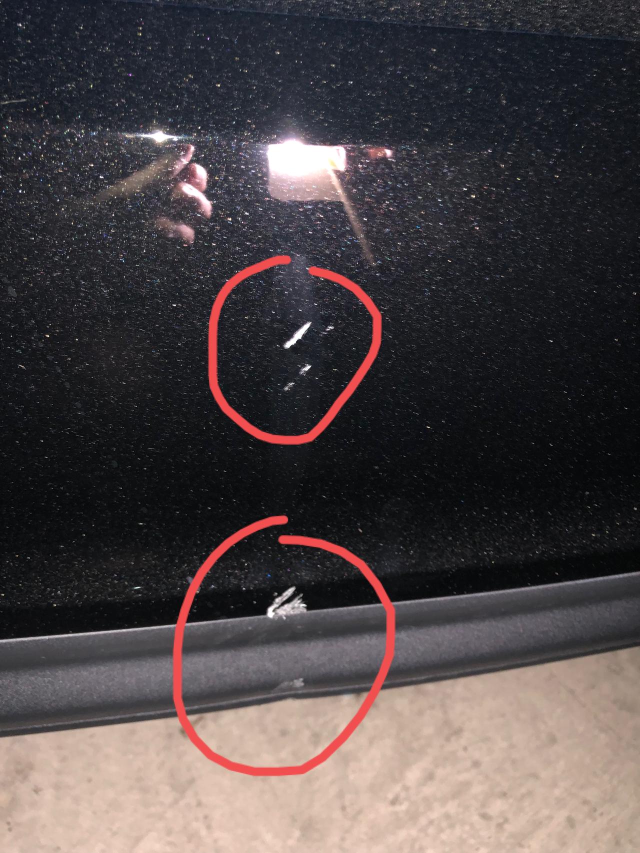 雪佛兰迈锐宝XL 倒车没注意倒车影像，磕到花坛上了。车屁股漆磕掉了一点，主要是和下方塑料连接的地方车漆掉的比较多，而且是